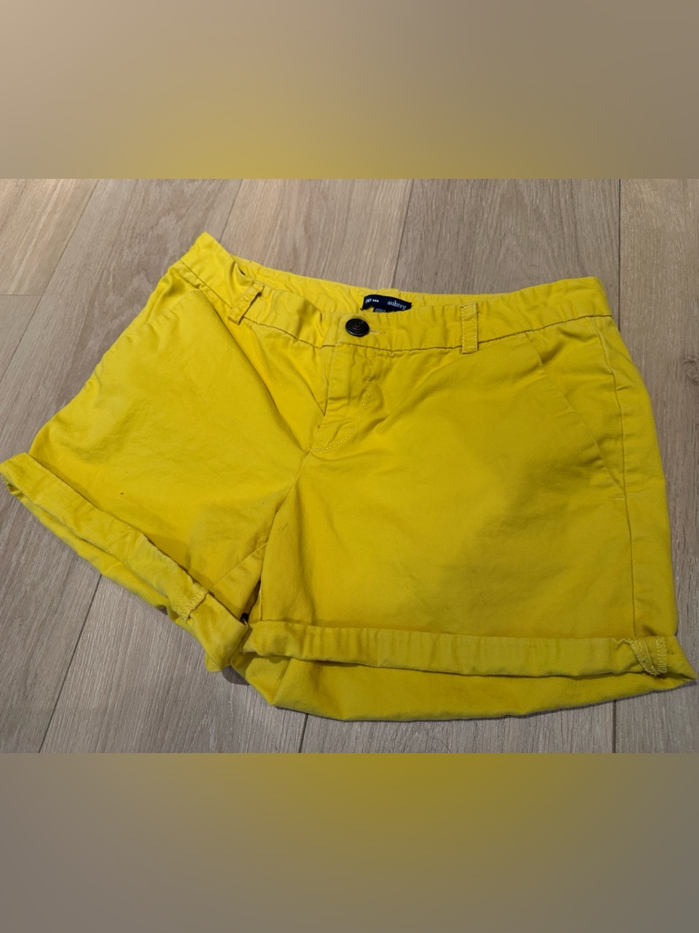 GAP women’s mustard yellow shorts